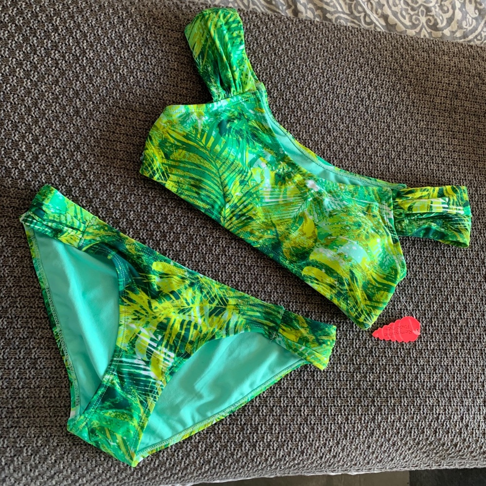 Tropical bikini set, size medium. Never worn.